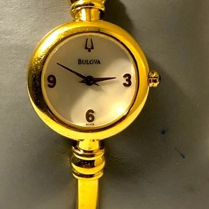 Gorgeous ladies gold bracelet watch